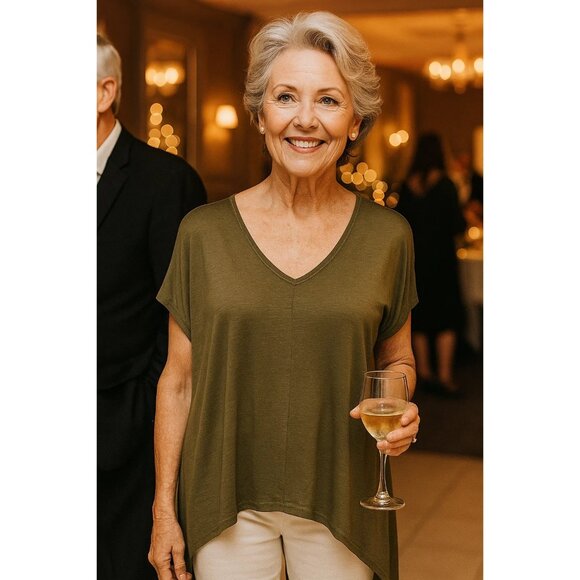 White House Black Market size Large Jetsetter Tee Olive Green NEW - Picture 1 of 5